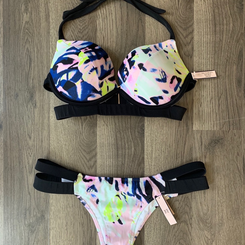 Hottie Halter 32D Small NWT RARE!!!